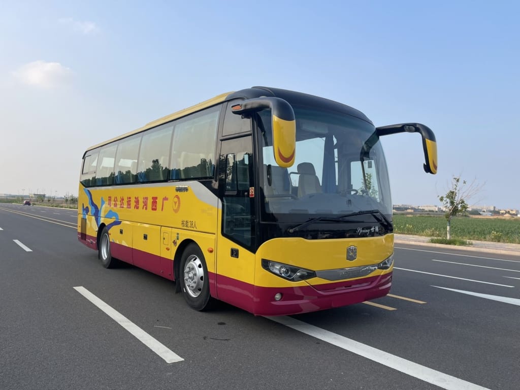 2017 Used Zhongtong 38 Seats Diesel Euro 5 Coach Bus with Yuchai 245 Engine