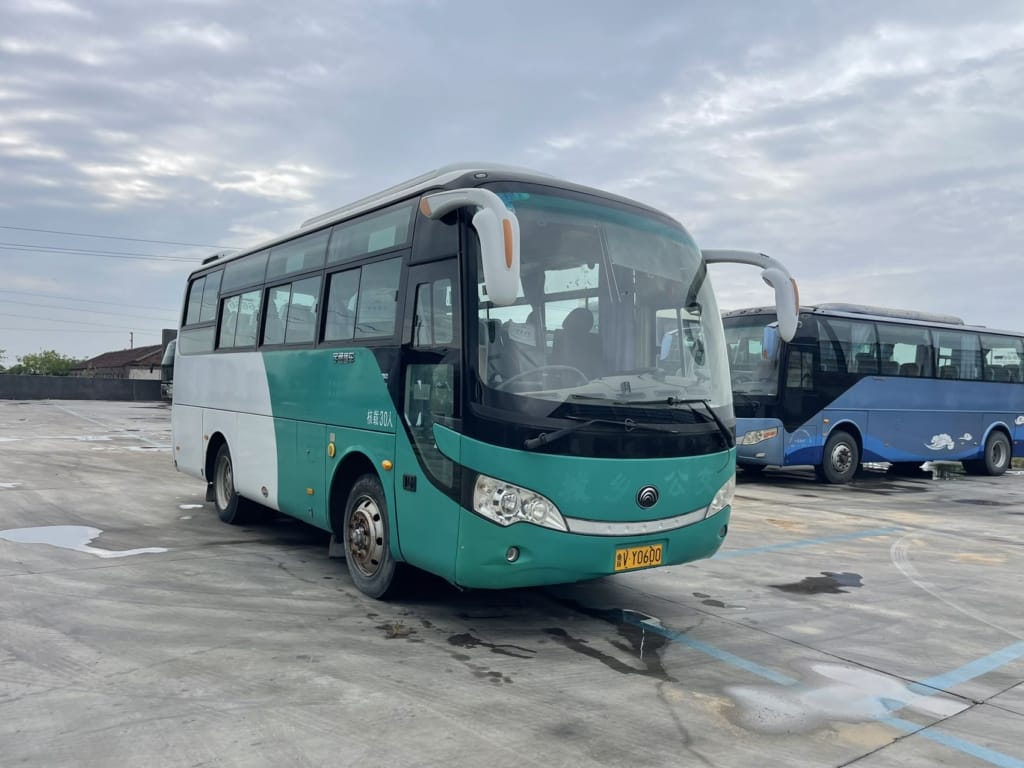 2015 30-Seater Yutong 6758 Used Coach Bus with Yuchai Engine