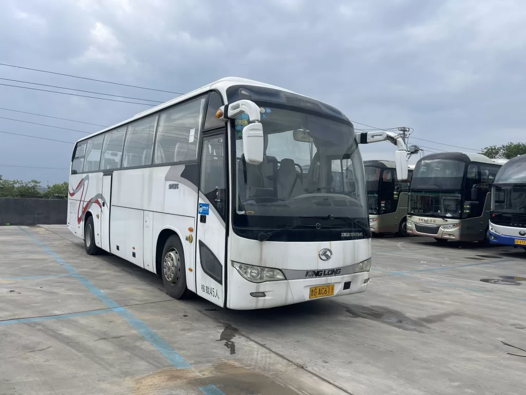 2013 45 Seats Kinglong 6117 Model Used Diesel Coach Bus with Yuchai Engine