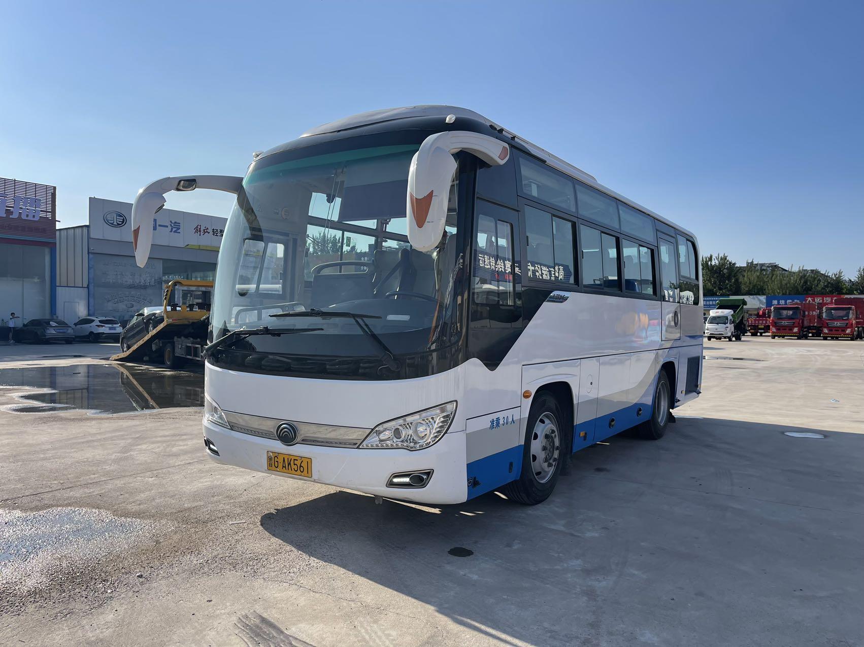 8м 30-местный Yutong 6816 Сделано в 2017 с двигателем Yuchai б/у туристический автобус
