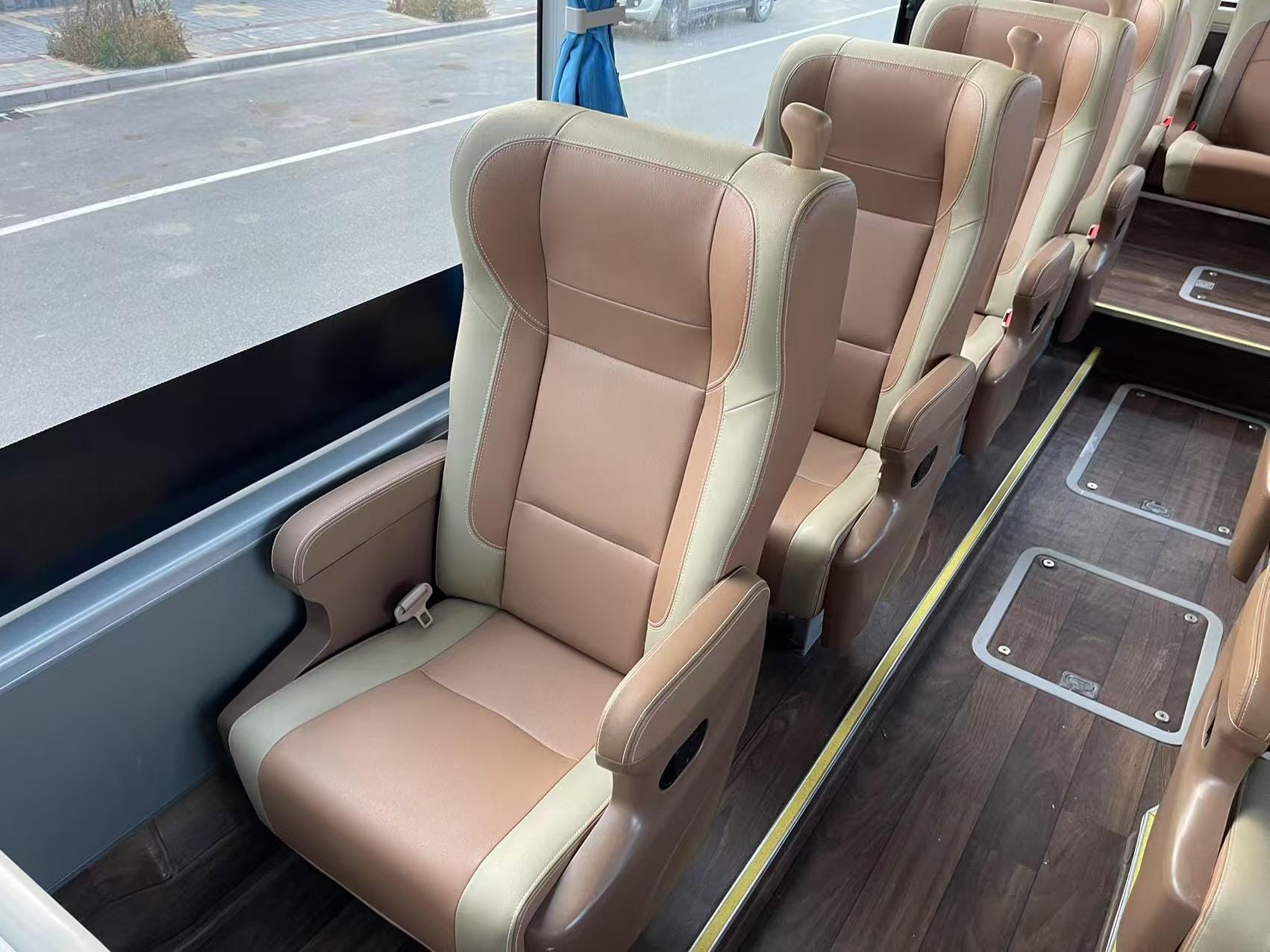 Luxury City Bus 33 seats with WC
