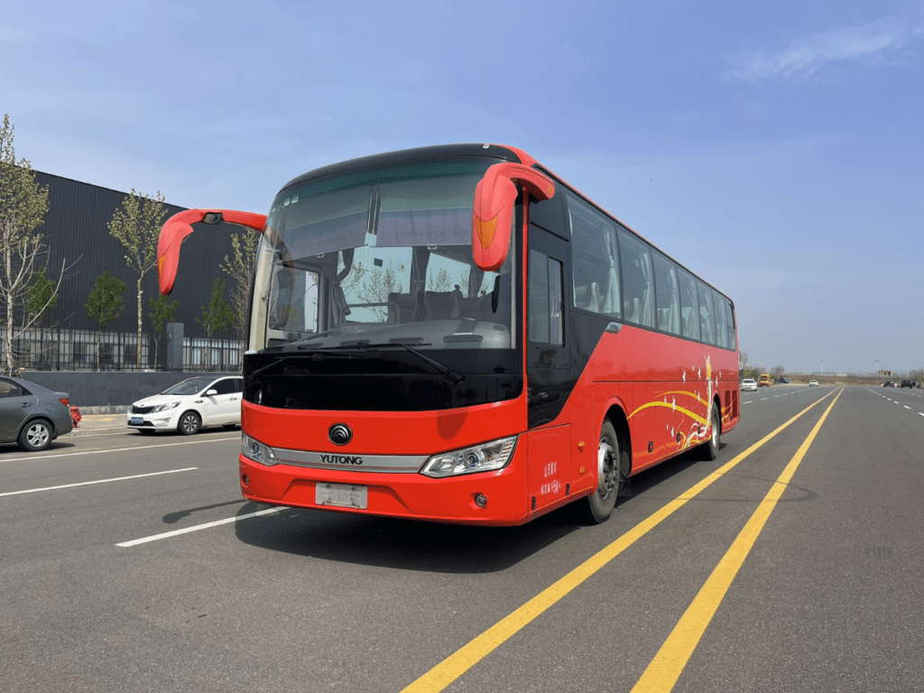 2018 Used Yutong Diesel Coach Bus 6125 model 54-seater with Yuchai Engine 330-50