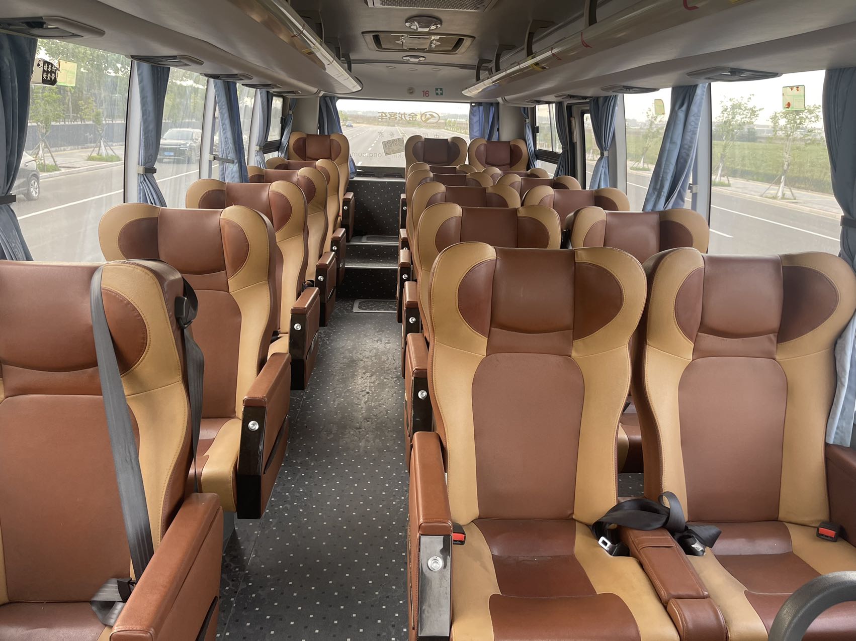 2016 19 seats kinglong 6759 used diesel coach bus with yuchai engine